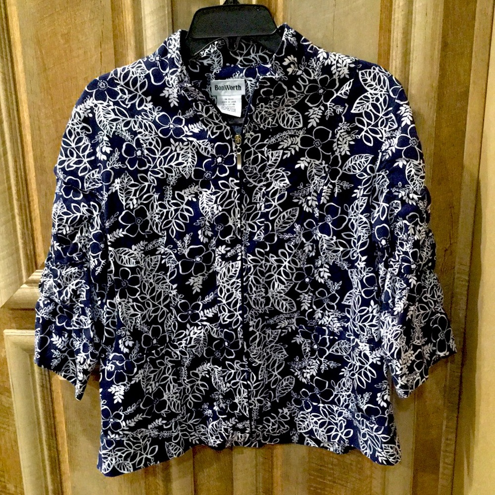 Pretty Pre-Owned Navy Blue and White Color Jacket With Zipper